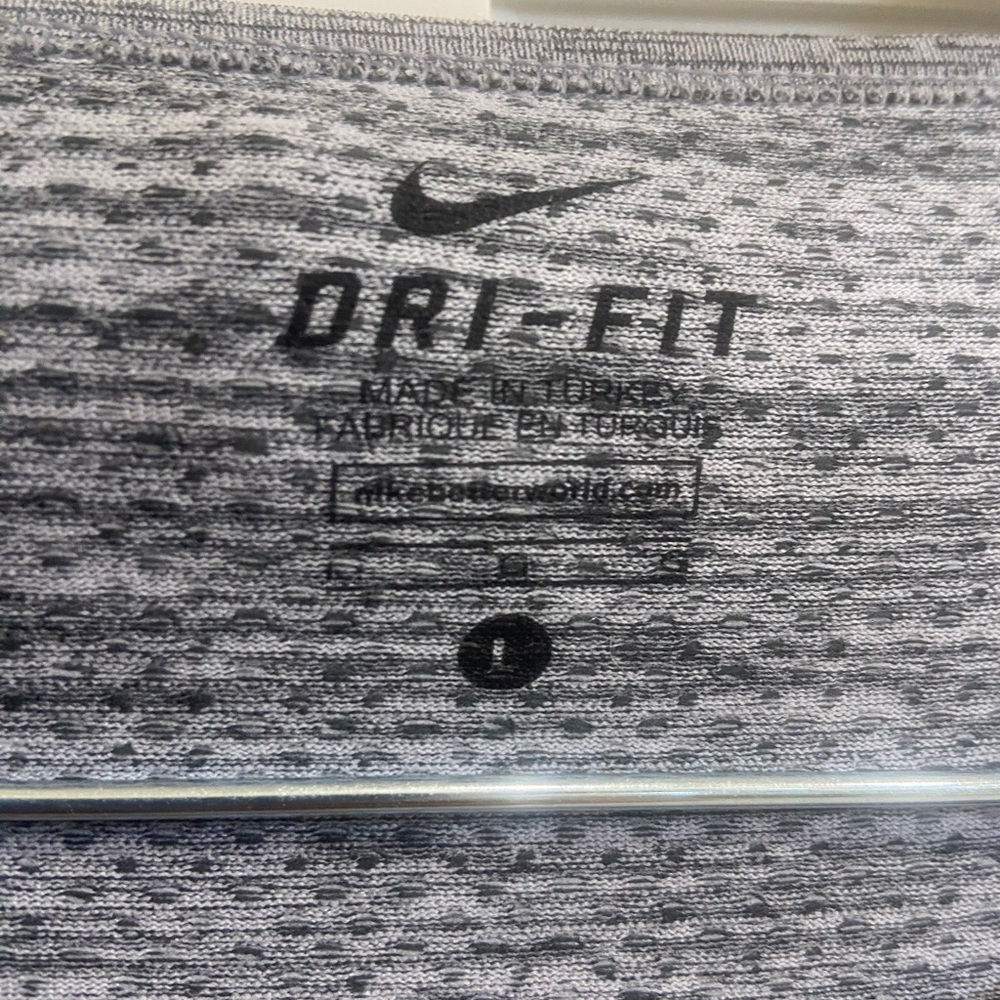 Nike relaxed yoga top, size large. Black, white, and grey - Picture 4 of 4
